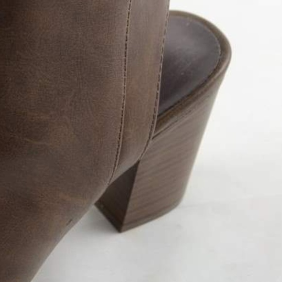 Reanna Chunky Heel Shoe....A Personal Favorite💛🧡 - Picture 6 of 6